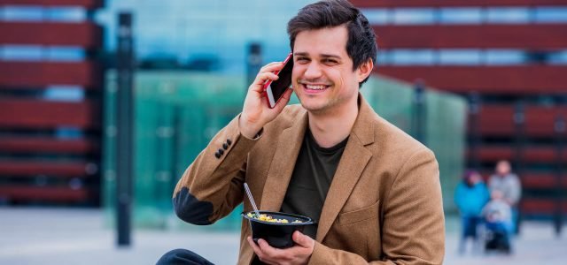 young-businessman-with-salad-and-mobile-phone-at-u-2022-01-12-04-52-19-utc.jpg